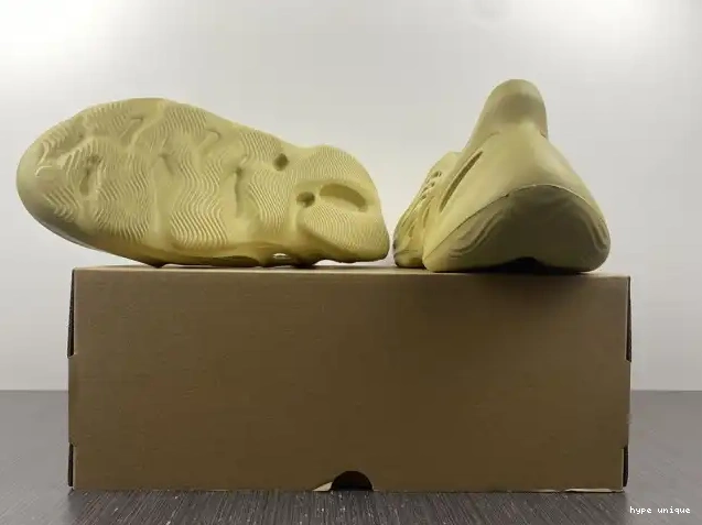 hype RNNR Sulfur GV6775 Foam Adidas Yeezy 0609